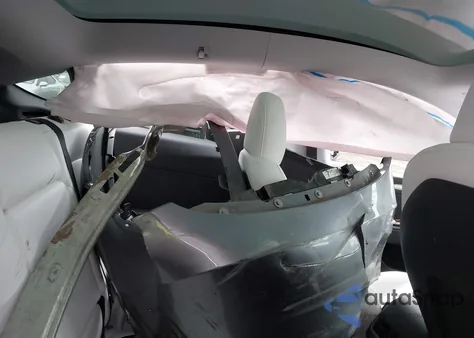 2025 Tesla Model Y Long Range Dual Motor All-Wheel Drive z USA, uszkodzony, nr VIN 7SAYGDEE0SA338433